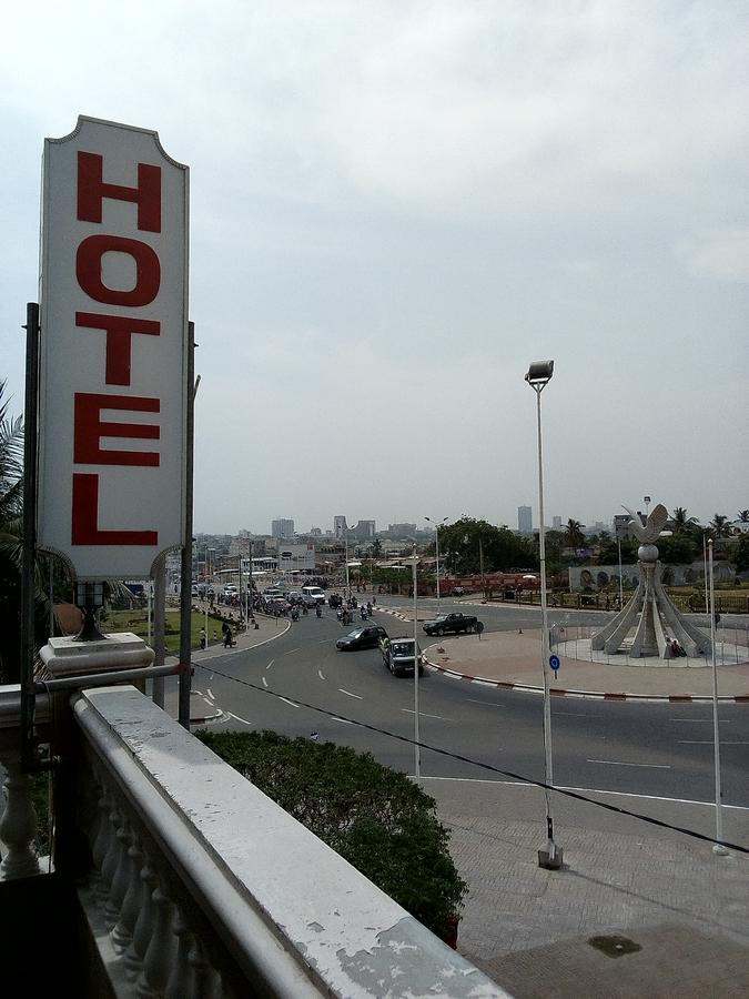 Hotel Saint Thomas Lome Exterior photo