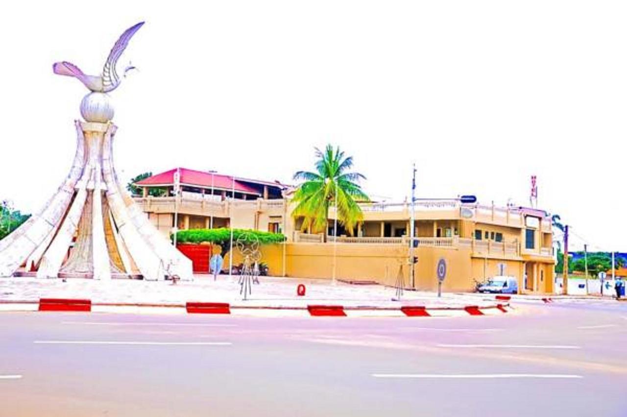 Hotel Saint Thomas Lome Exterior photo